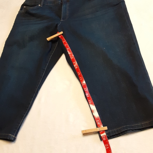 NWT CHAPS COMFORT ELASTIC MID RISE SLIM LEG CAPRIS - Picture 8 of 9